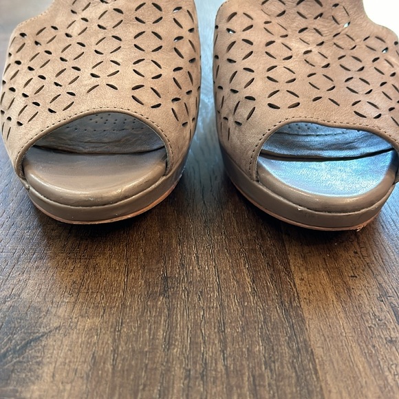 Clarks Artisan Jenness Energy Peep Toe Pump - Picture 3 of 10